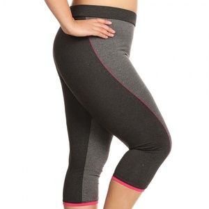 NWT SHOSHO Sport Plus 1X 2-Tone Capri Leggings